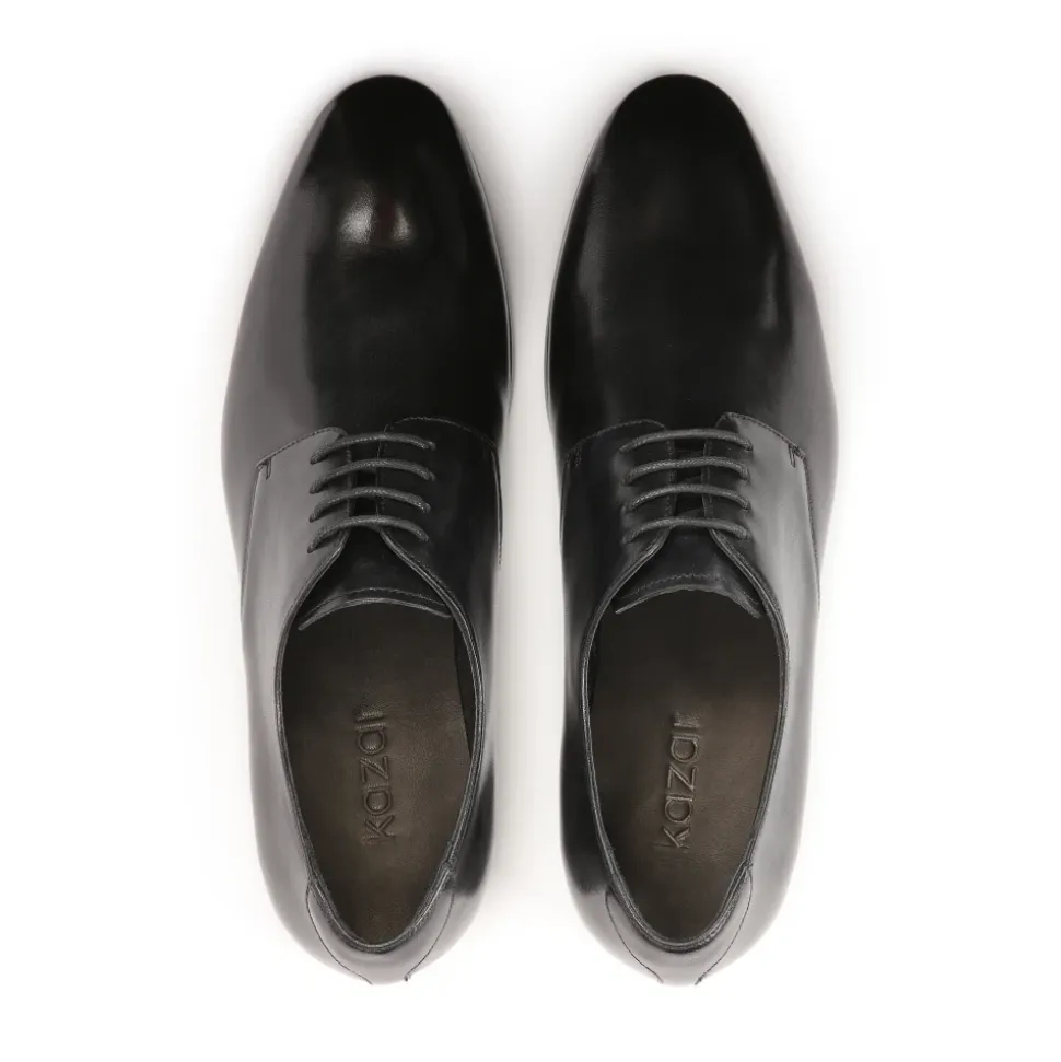 Zapatos negros con cordones para hombre.Este producto tallaje pequeño.