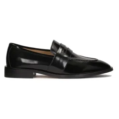 Zapatos negros de cuero sin cordones
