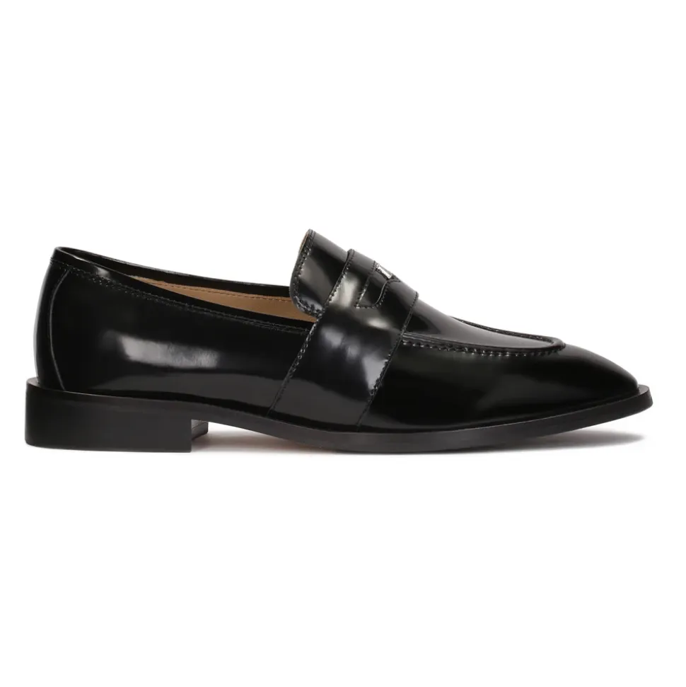Zapatos negros de cuero sin cordones