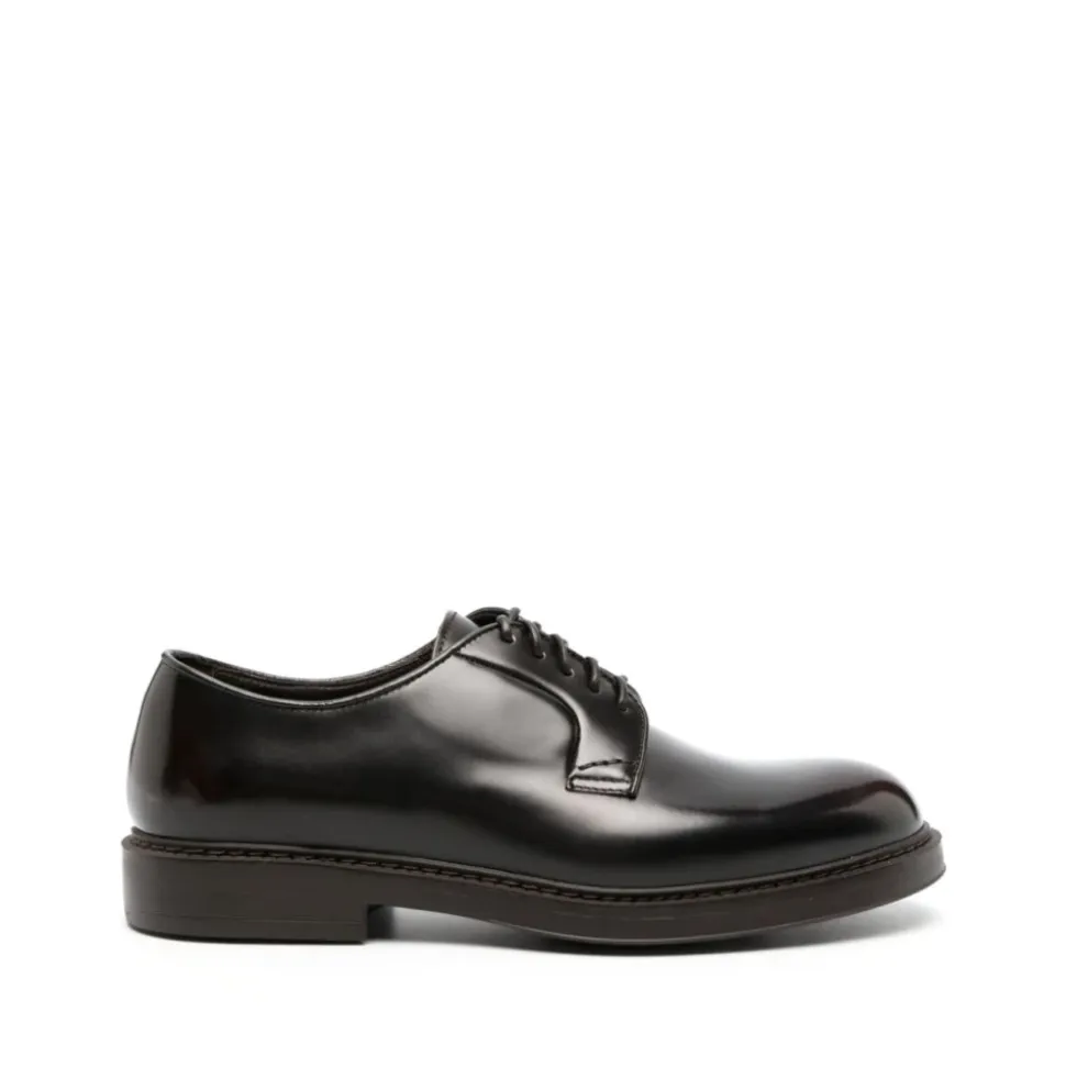 Zapatos planos de cuero negro con cordones