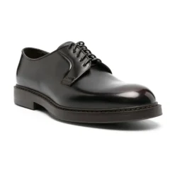 Zapatos planos de cuero negro con cordones