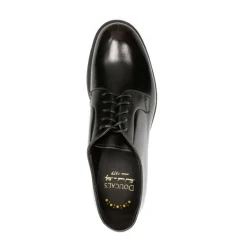 Zapatos planos de cuero negro con cordones