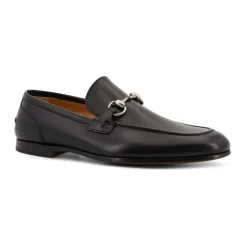 Zapatos planos negros con icónico horsebit