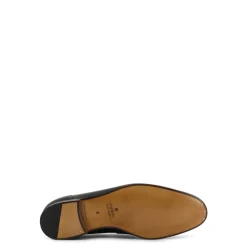 Zapatos planos negros con icónico horsebit