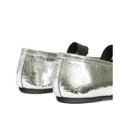 Zapatos Slip-On Plateados con Correa Elástica Tabi