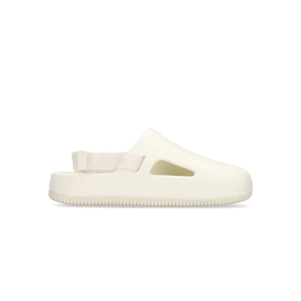Zuecos de espuma con diseño contorneado